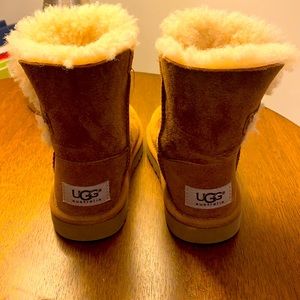 UGG toddler boots, very good condition.